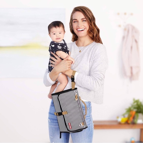 Skip Hop Portable Baby Changing Pad: Wipe Clean Mat with wipes dispenser - Picture 3 of 5